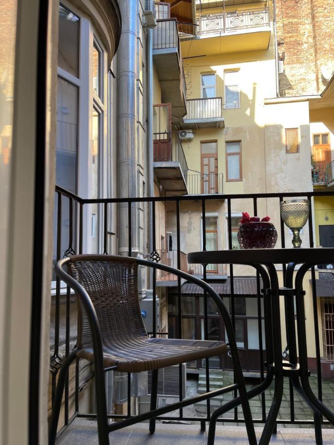 3 Room Apartments , Rohatyntsyv Street إلفيف المظهر الخارجي الصورة